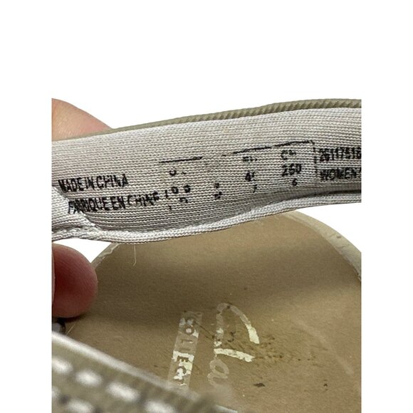 Clarks Womens Strappy Adjustable Sandals Size 7 Beige Cushioned Footbed Comforta - Picture 7 of 10